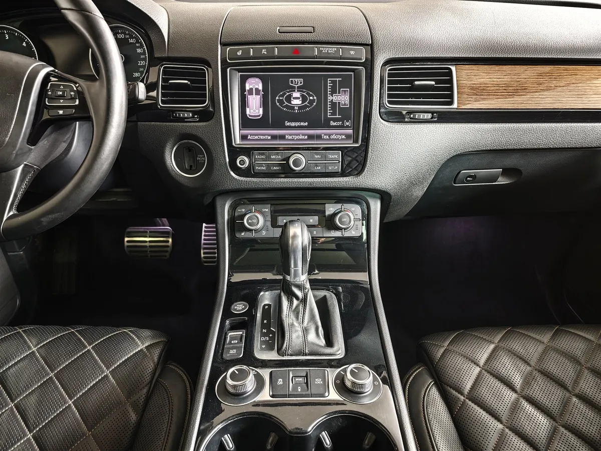 Volkswagen Touareg 3.0 TDI Tiptronic 4Motion (245 л.с.) Белый в АВИЛОН. Слайд №15