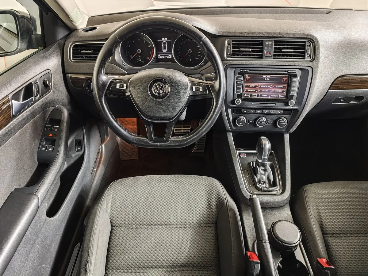 Volkswagen Jetta 1.4 TSI DSG (122 л.с.) Highline (Локальная сборка) Черный в АВИЛОН. Слайд №18