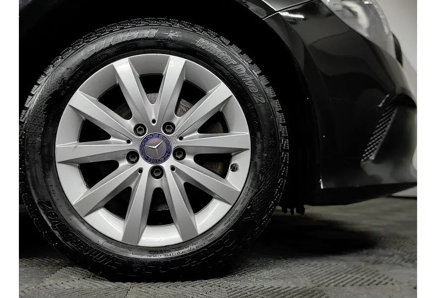 Mercedes-Benz A-Класс A 180 7G-DCT (122 л.с.) Особая серия Черный в АВИЛОН. Слайд №9