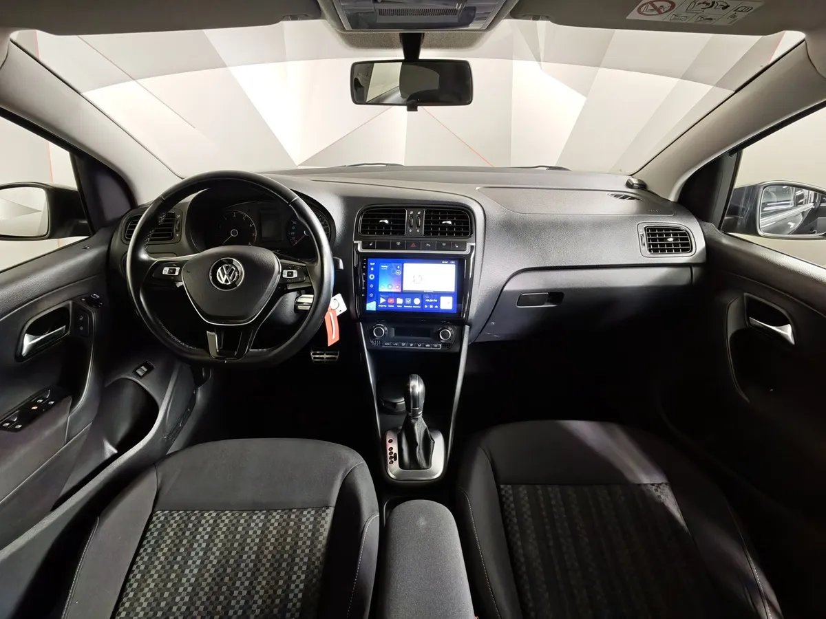 Volkswagen Polo 1.6 MPI AT (110 л.с.) Highline Черный в АВИЛОН. Слайд №14