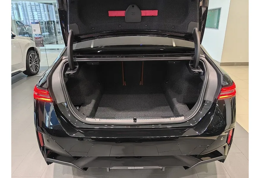 BMW 5 серия 520d xDrive AT (197 л.с.) Черный в АВИЛОН. Слайд №9