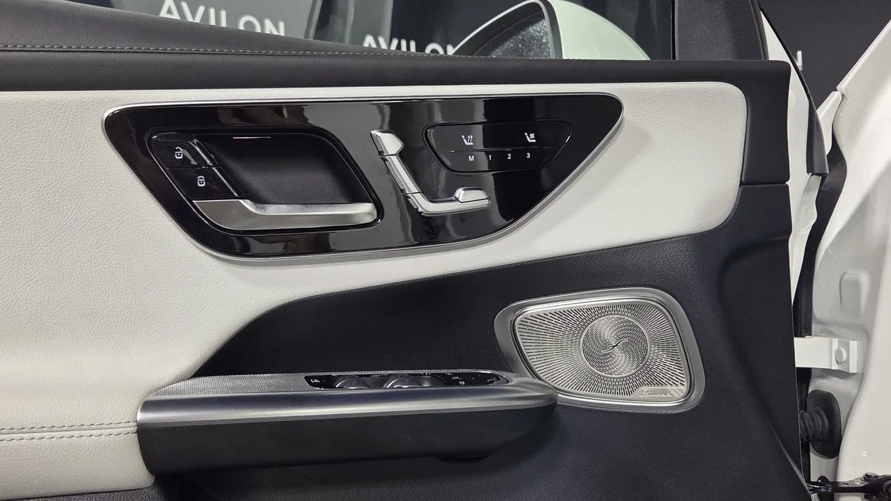 Mercedes-Benz GLC 300 4MATIC 9G-TRONIC (258 л.с.) Белый в АВИЛОН. Слайд №16