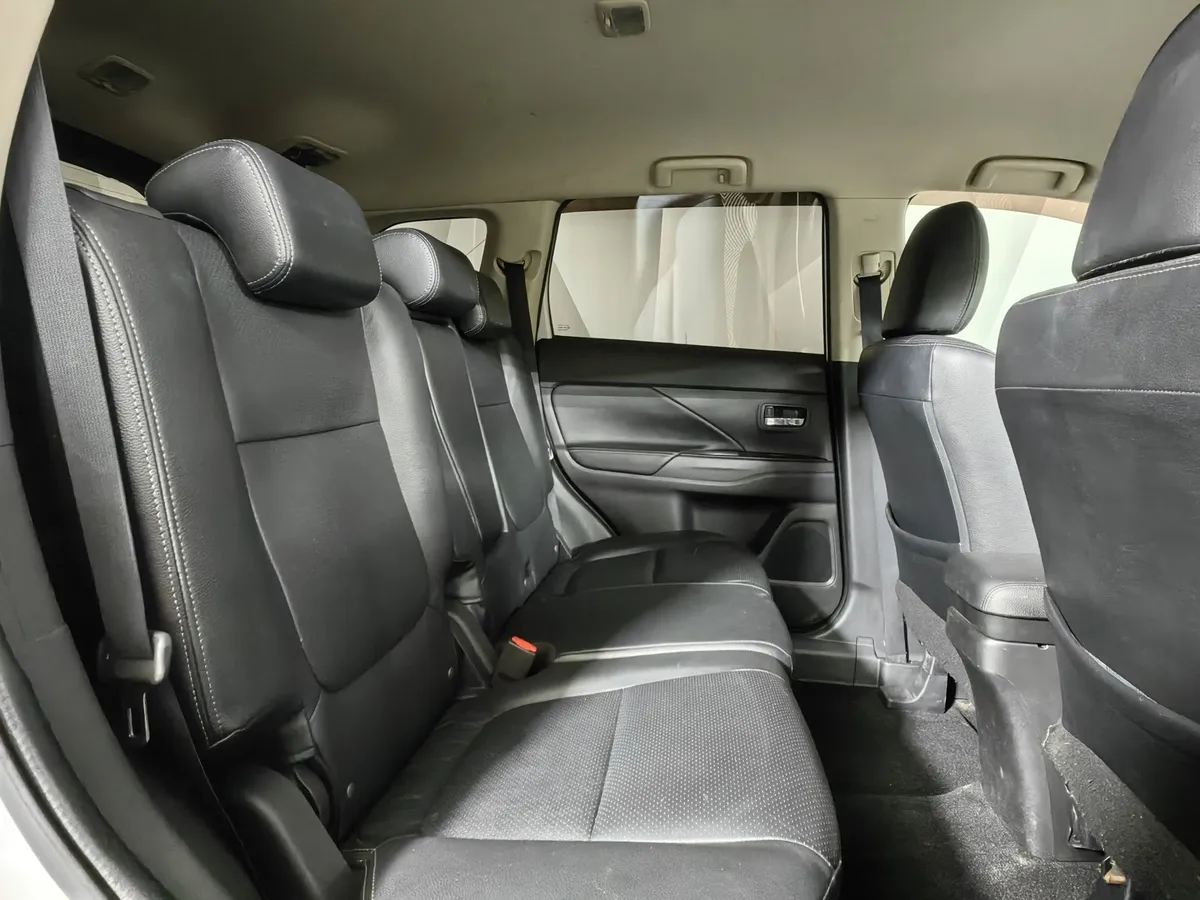 Mitsubishi Outlander 2.0 CVT 4WD (146 л.с.) Instyle E29 Белый в АВИЛОН. Слайд №16
