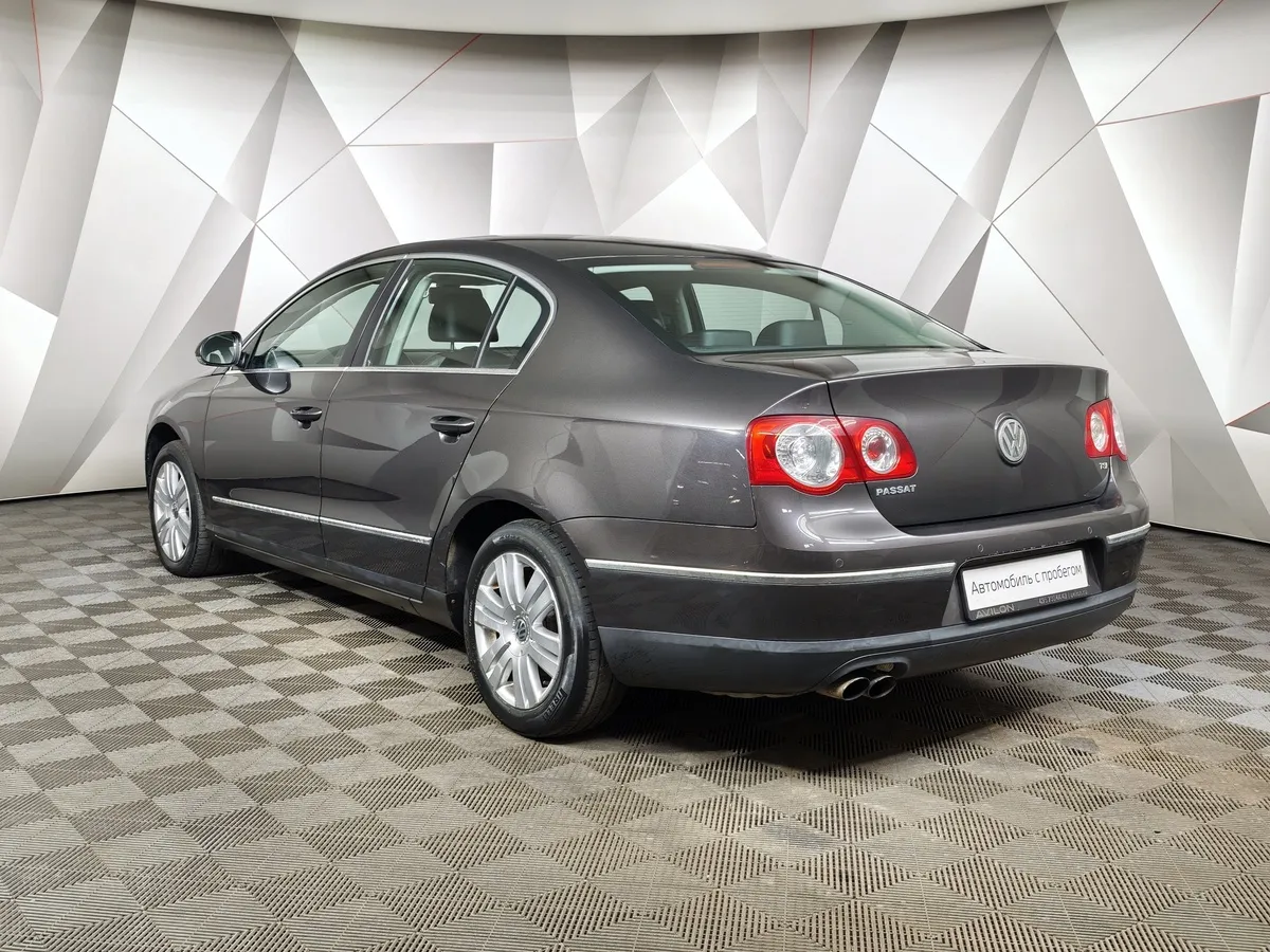 Volkswagen Passat 1.8 TSI AT (160 л.с.) Коричневый в АВИЛОН. Слайд №3