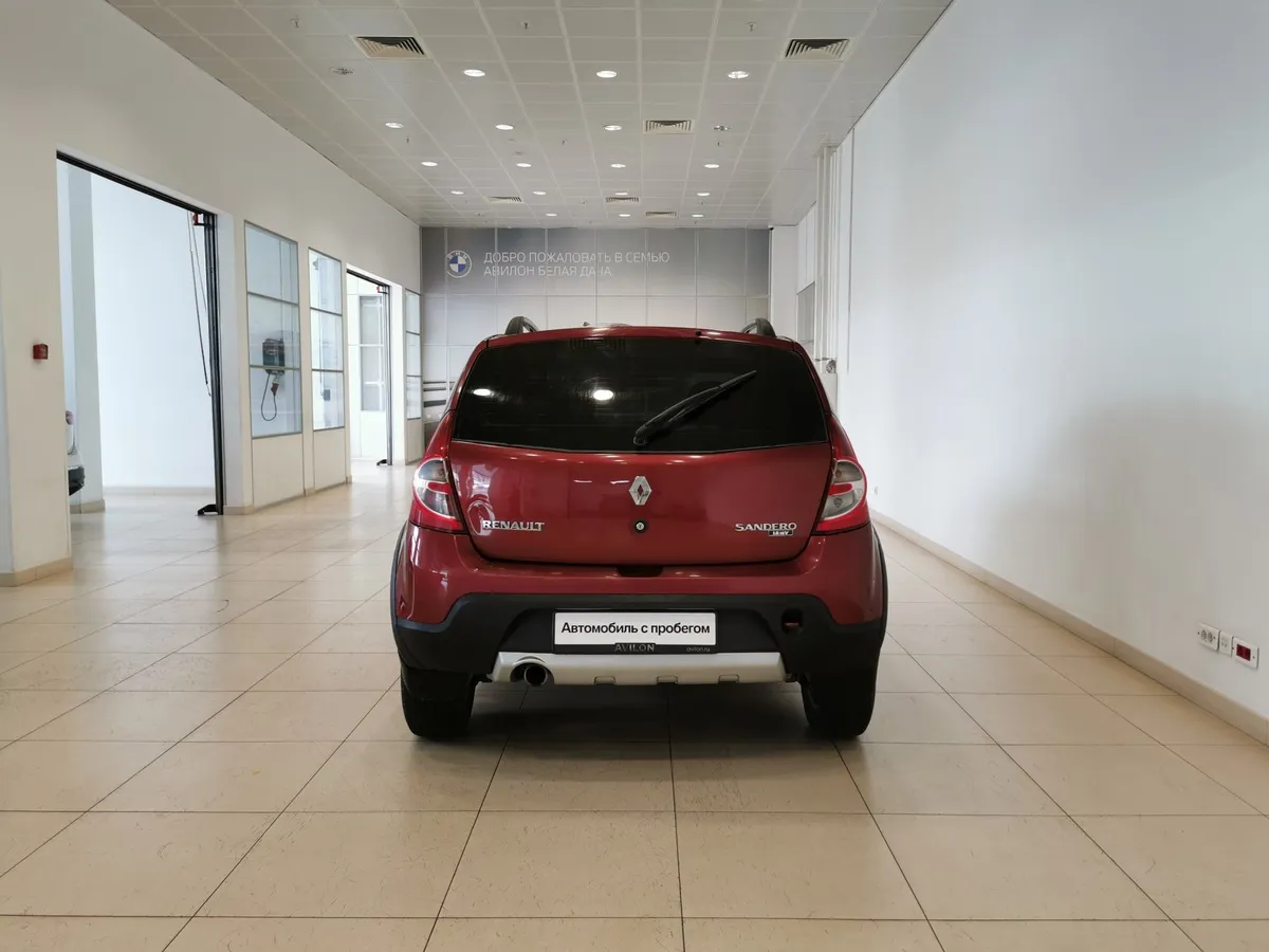 Renault Sandero 1.6 AT (103 л.с.) Stepway Красный в АВИЛОН. Слайд №8