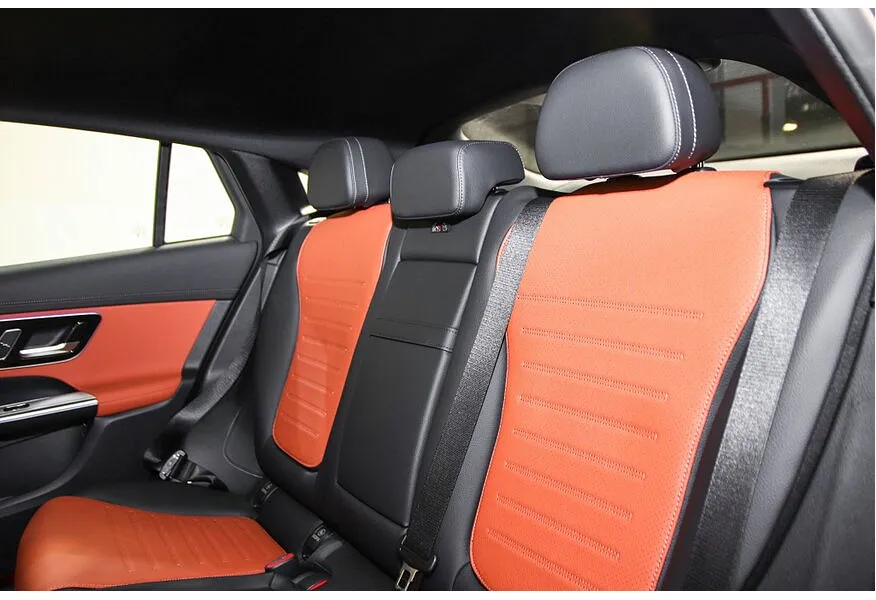 Mercedes-Benz GLC 300 4MATIC 9G-TRONIC (258 л.с.) Черный в АВИЛОН. Слайд №6