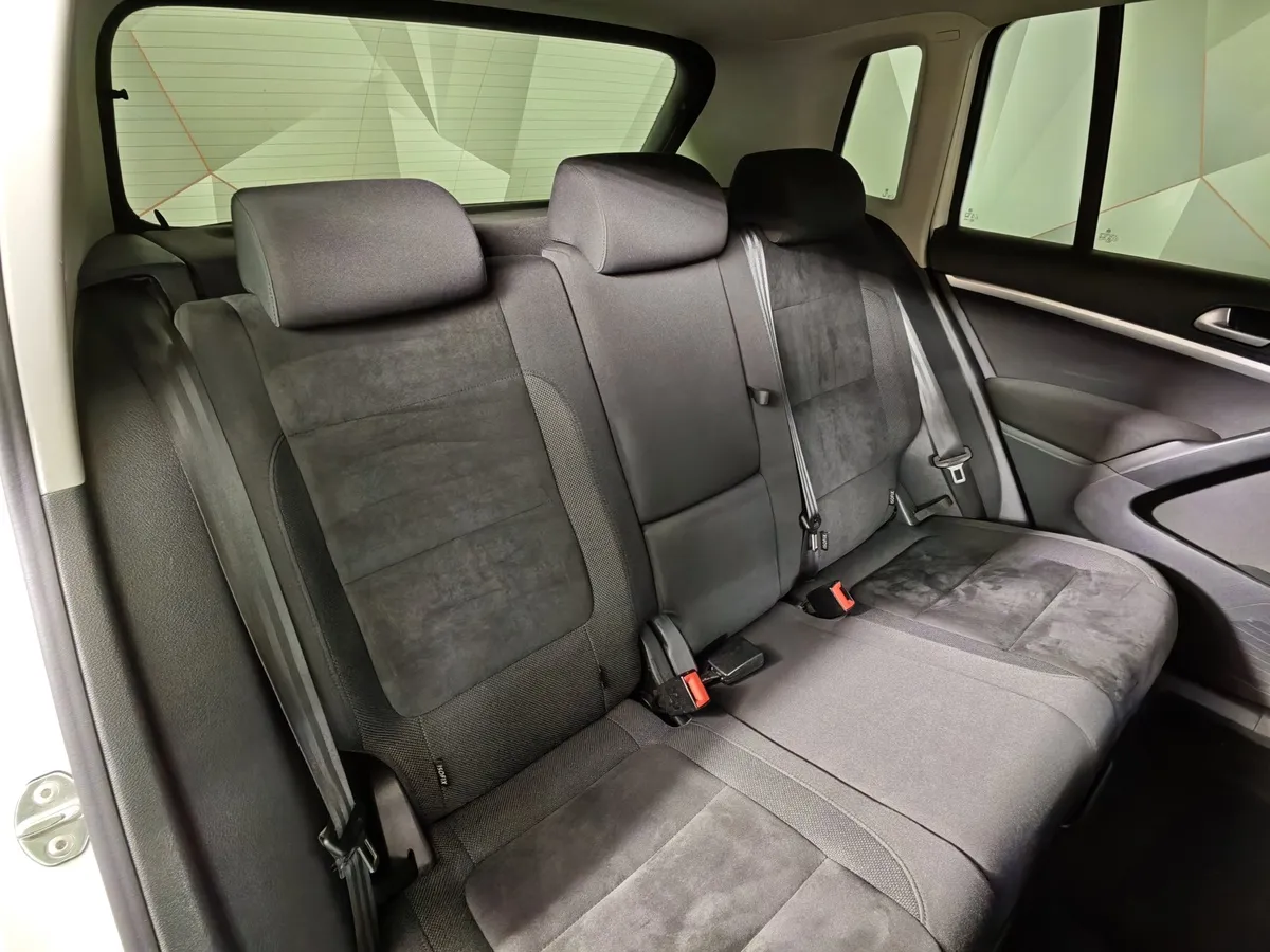 Volkswagen Tiguan 2.0 TSI 4Motion AT (170 л.с.) Track & Field Белый в АВИЛОН. Слайд №16