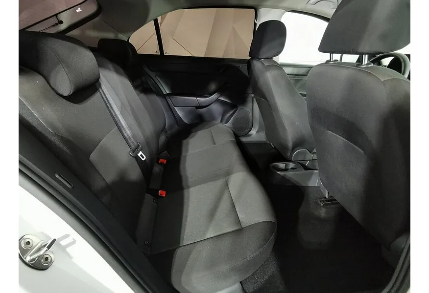 АВИЛОН - Skoda Rapid 1.6 MT (110 л.с.) Белый - slide 8