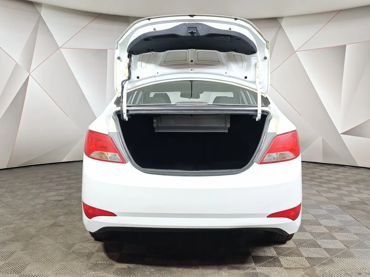 Hyundai Solaris 1.6 MT (123 л.с.) Comfort Белый в АВИЛОН. Слайд №11