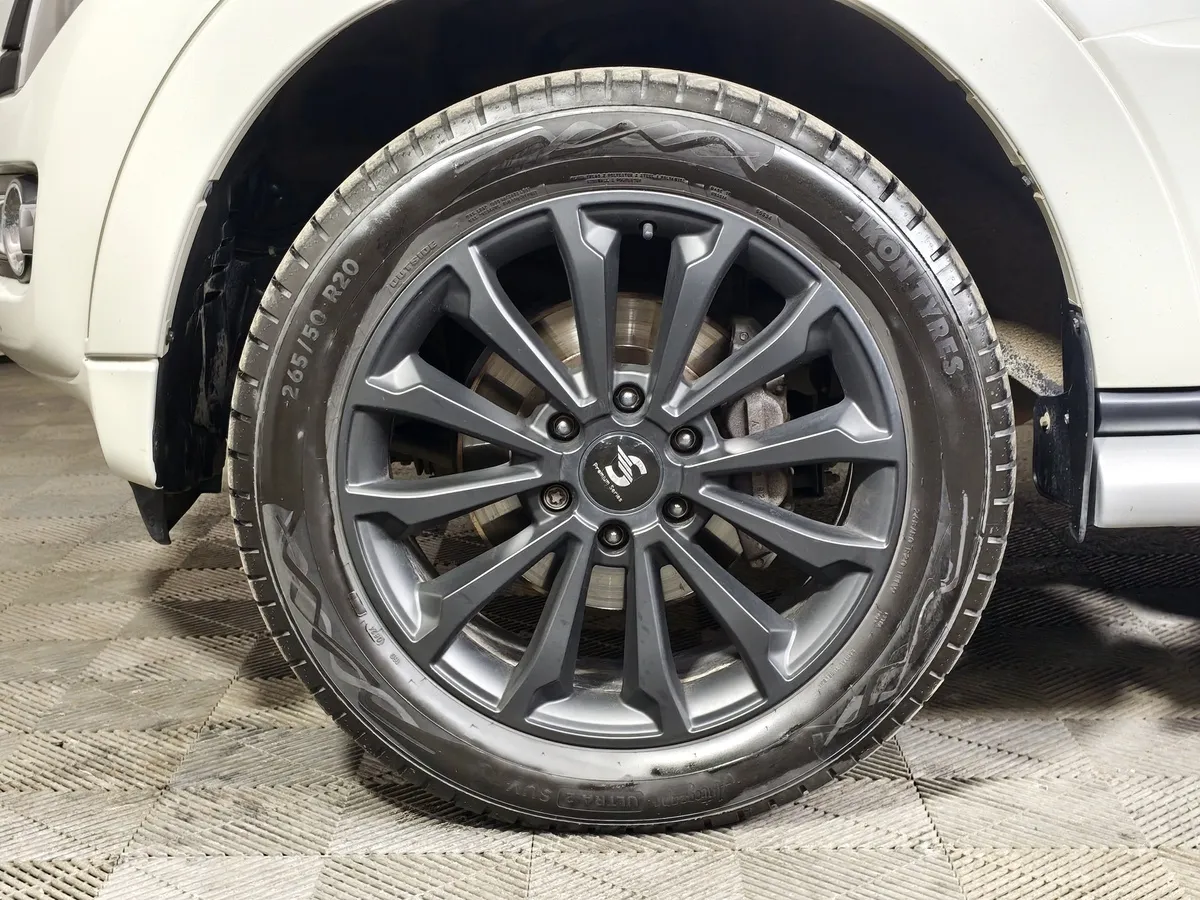 Mitsubishi Pajero 3.8 AT (250 л.с.) Белый в АВИЛОН. Слайд №9
