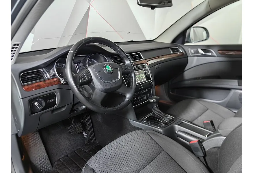 Skoda Superb 1.8 TSI AT (152 л.с.) Серый в АВИЛОН. Слайд №19