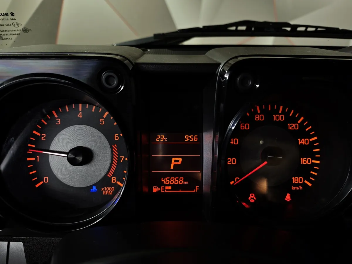 Suzuki Jimny 1.5 AT AWD (102 л.с.) GLX Черный в АВИЛОН. Слайд №15
