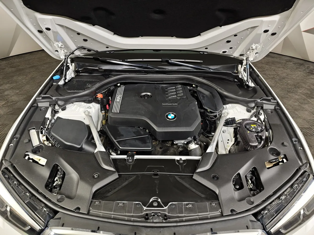 BMW 5 серия 520i Steptronic (184 л.с.) Business Белый в АВИЛОН. Слайд №10