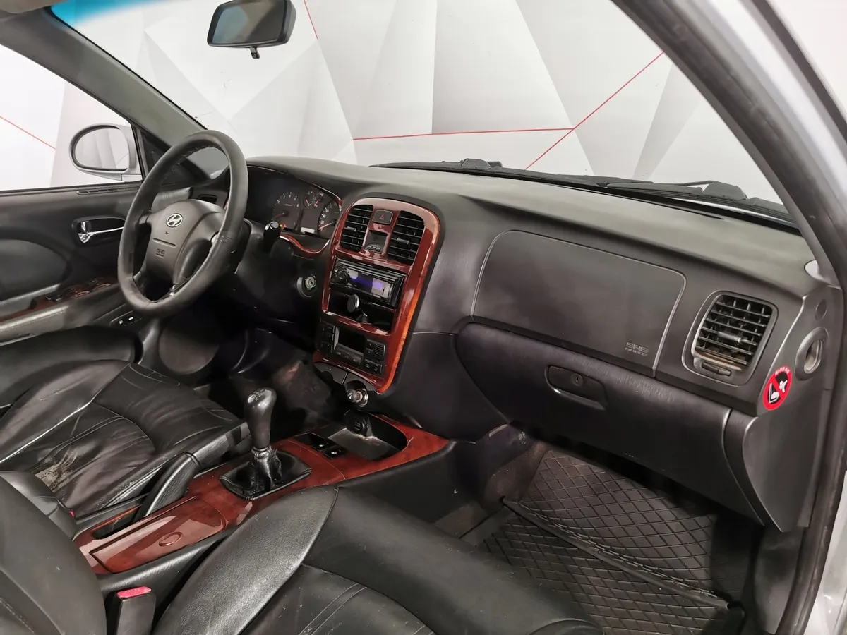 Hyundai Sonata 2.0 MT (137 л.с.) Серебристый в АВИЛОН. Слайд №11