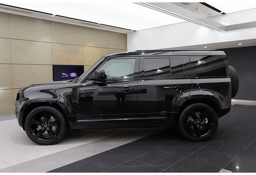 Land Rover Defender 3.0D AT (300 л.с.) HSE Черный в АВИЛОН. Слайд №2