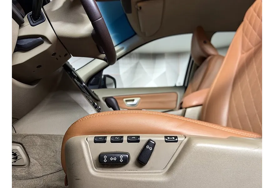 Volvo XC90 2.5 T5 Geartronic AWD (5 мест) (210 л.с.) Белый в АВИЛОН. Слайд №21