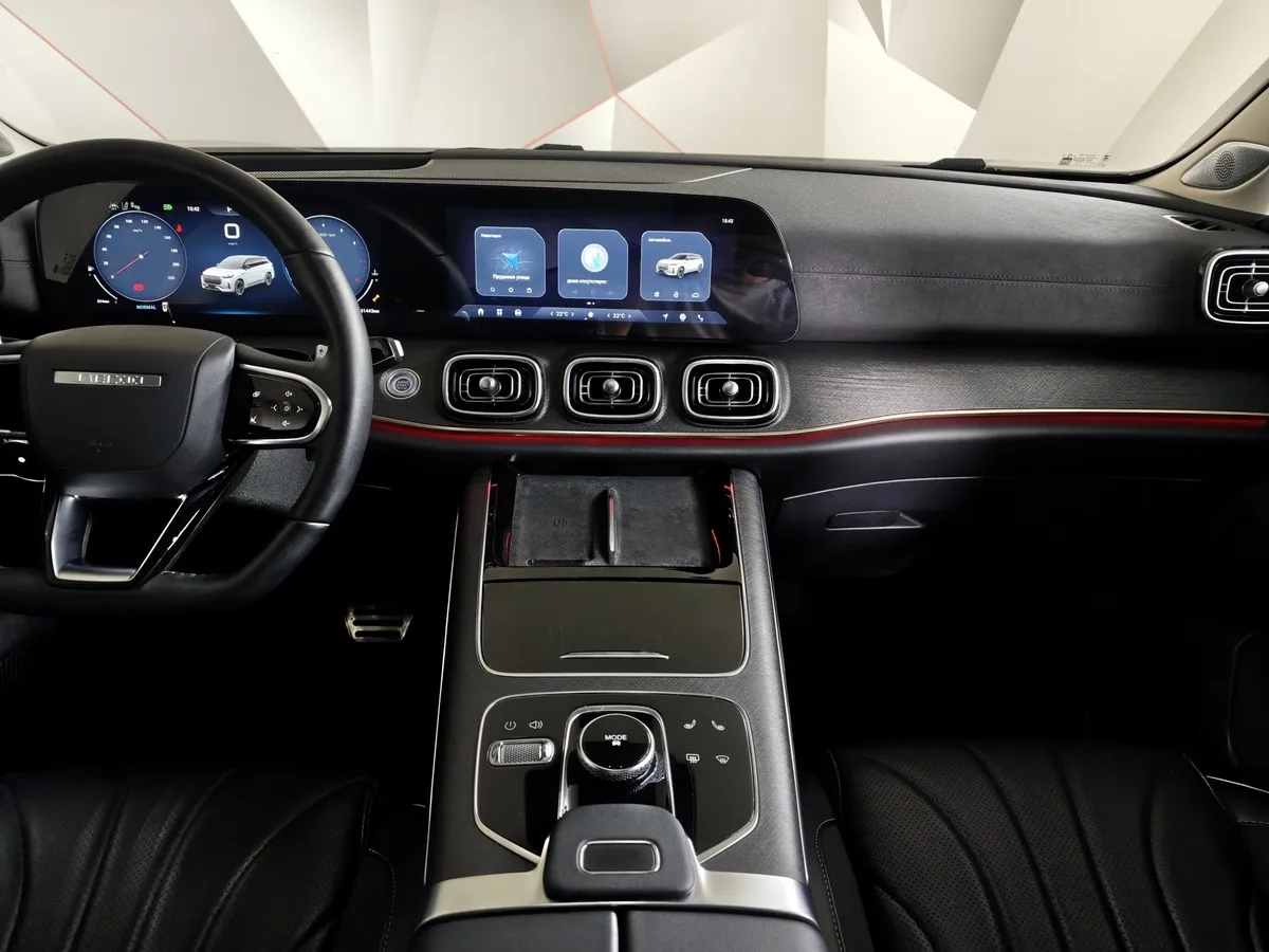 JAECOO J8 2.0 DCT 4WD (249 л.с.) Supreme Черный в АВИЛОН. Слайд №14