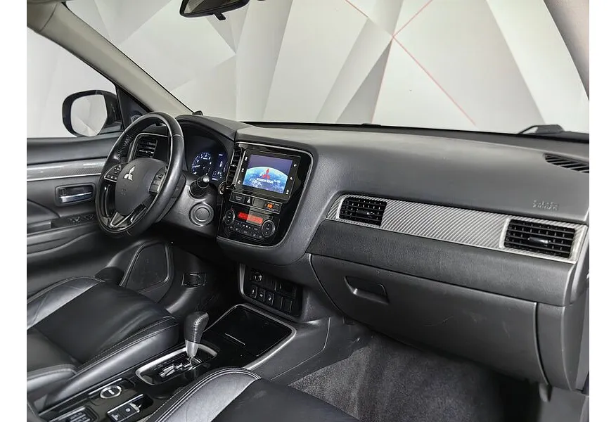 Mitsubishi Outlander 2.0 CVT 4WD (146 л.с.) Серебристый в АВИЛОН. Слайд №13