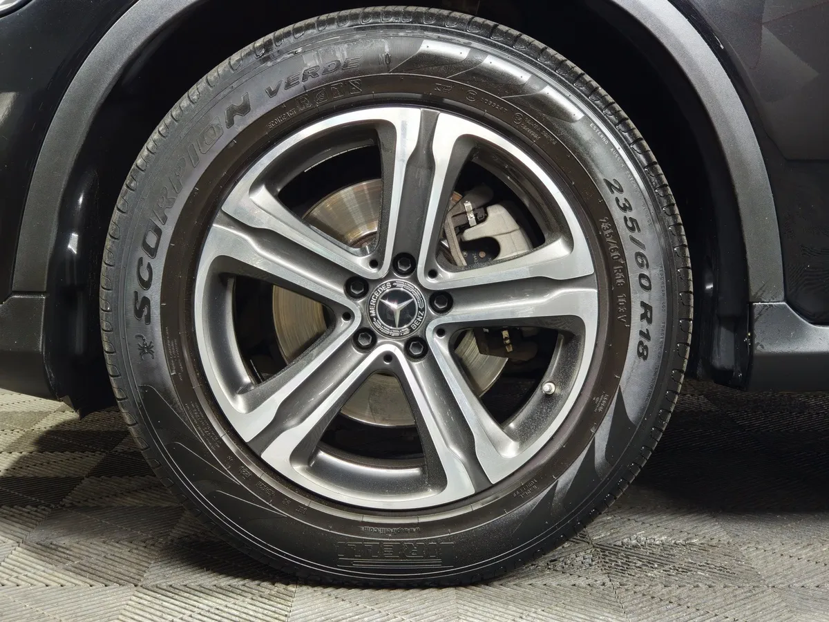 Mercedes-Benz GLC 200 9G-TRONIC 4MATIC (197 л.с.) Premium (Локальная сборка) Черный в АВИЛОН. Слайд №9