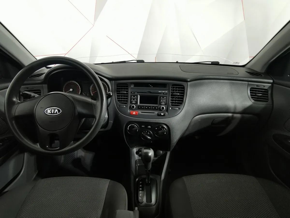 Kia Rio 1.4 AT (97 л.с.) Classic Серебристый в АВИЛОН. Слайд №12
