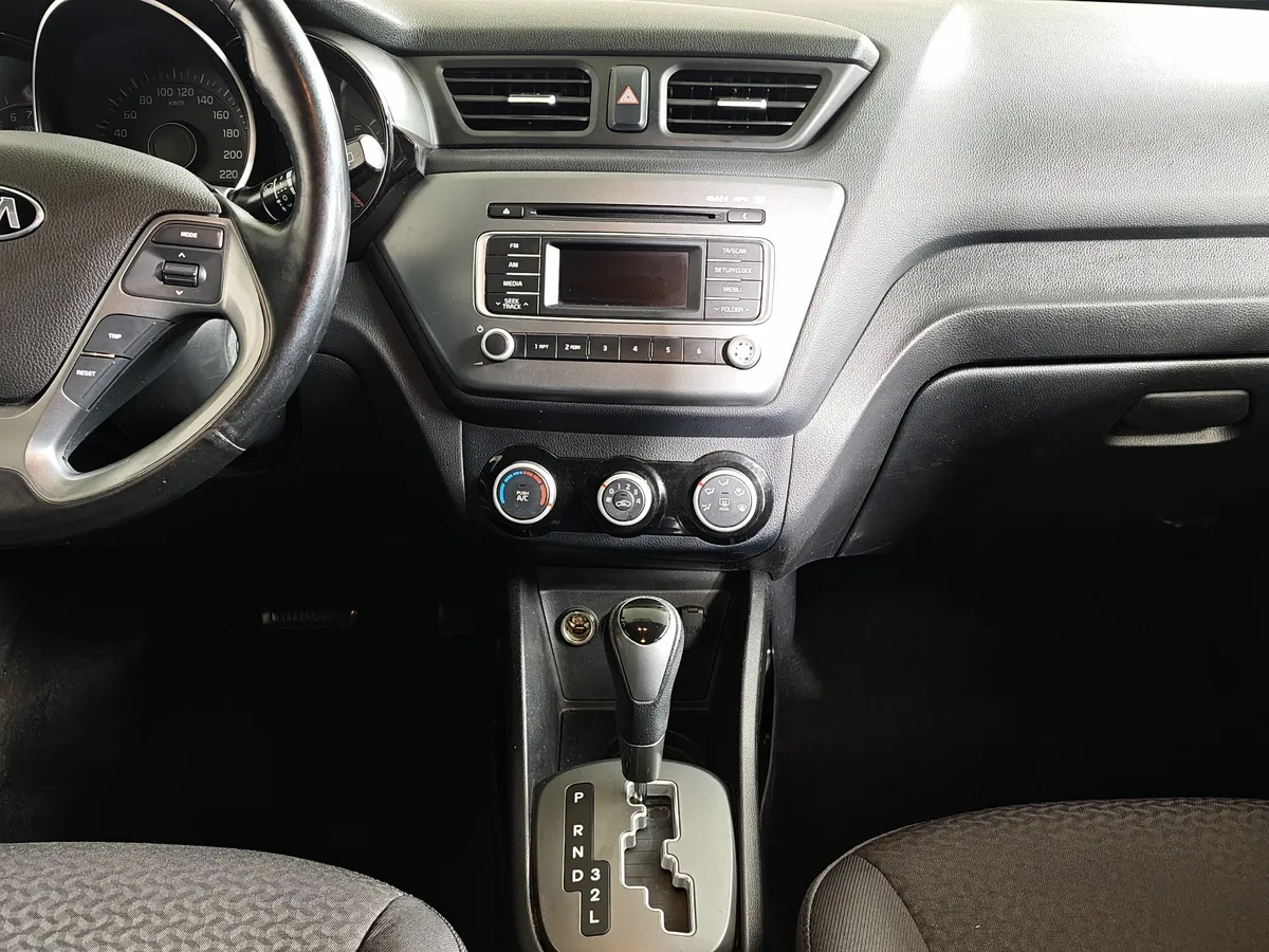 Kia Rio 1.4 AT (107 л.с.) Черный в АВИЛОН. Слайд №15