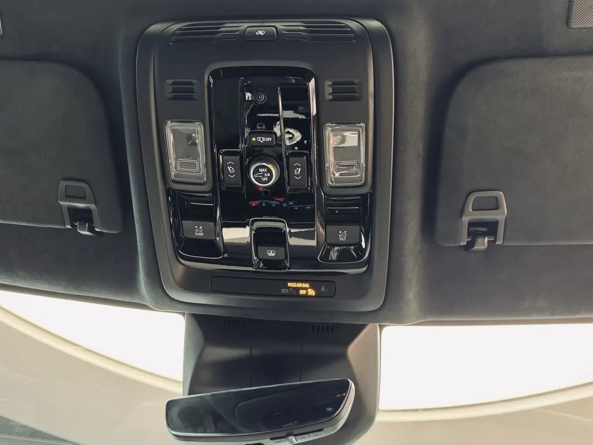 Cadillac Escalade V 6.2 AT 4WD (690 л.с.) V-series Черный в АВИЛОН. Слайд №22