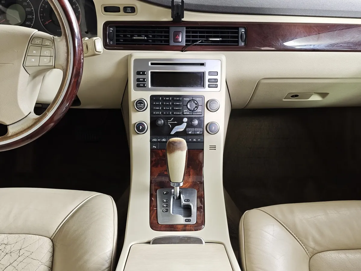 Volvo V70 2.5 T Geartronic (200 л.с.) Черный в АВИЛОН. Слайд №15