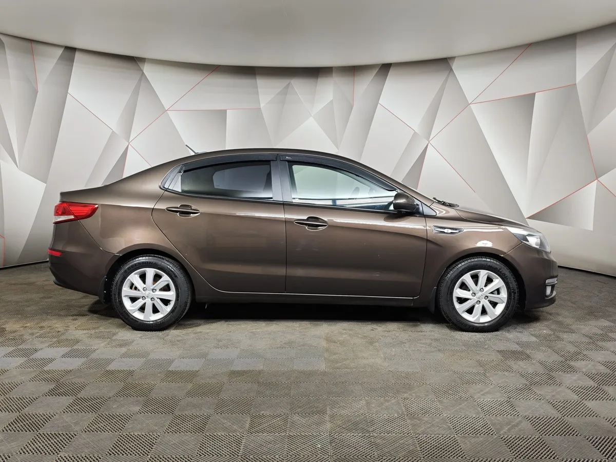 Kia Rio 1.6 AT (123 л.с.) Коричневый в АВИЛОН. Слайд №6