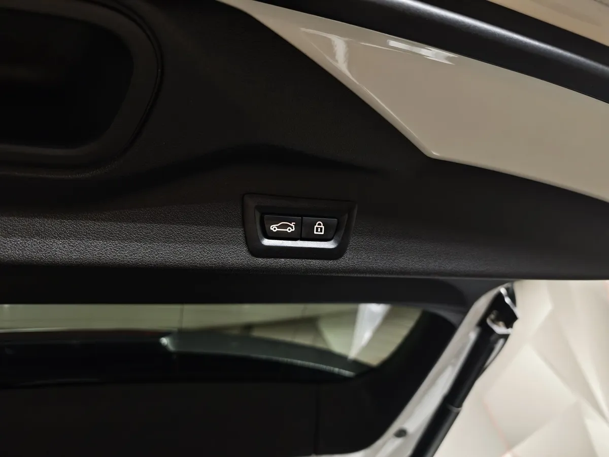 BMW X5 xDrive40i Steptronic (340 л.с.) Белый в АВИЛОН. Слайд №17