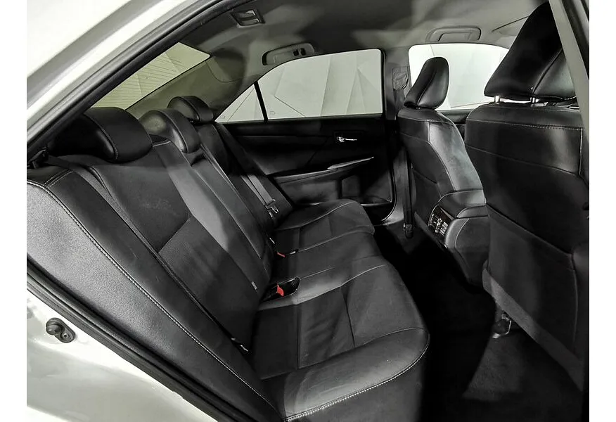 Toyota Camry 2.5 AT (181 л.с.) Белый в АВИЛОН. Слайд №17