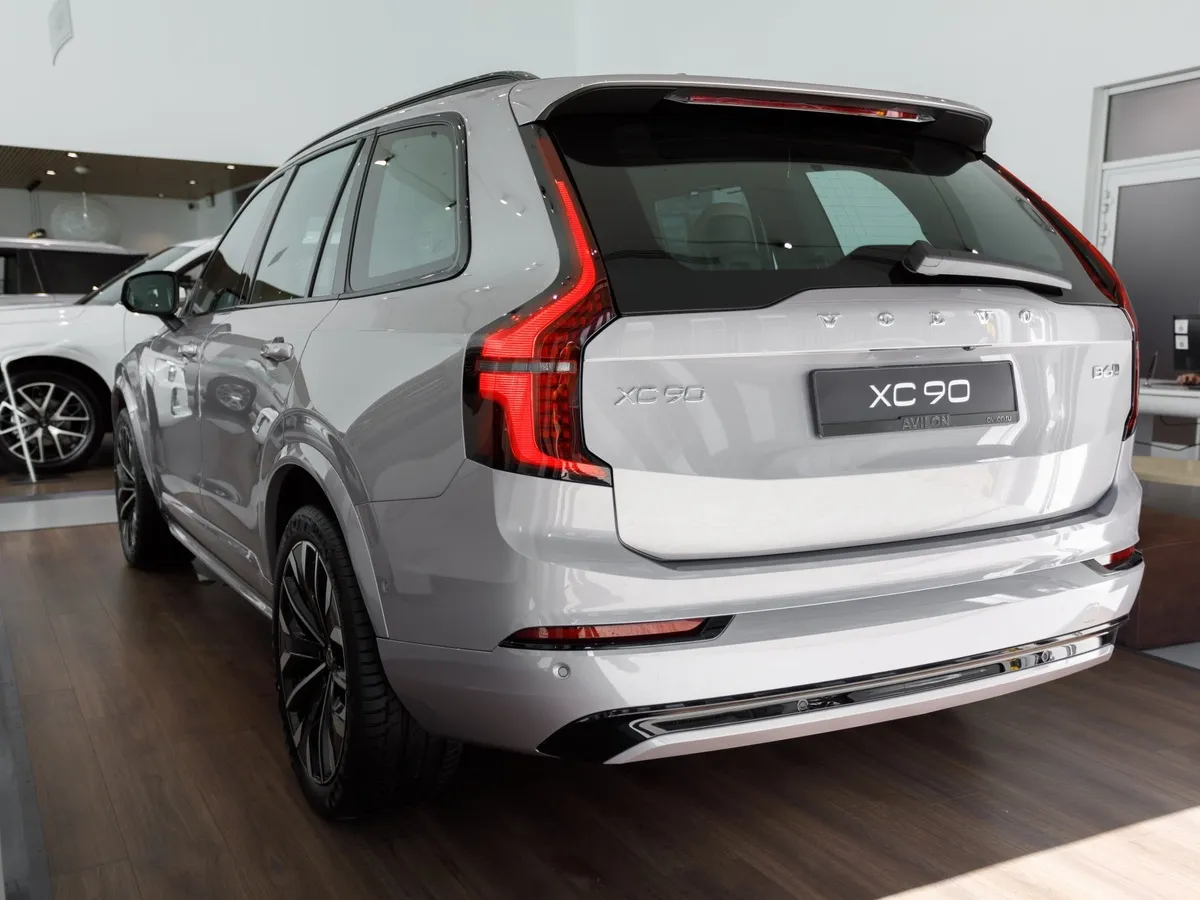 Volvo XC90 2.0 B6 mild hybrid AT AWD (7 мест) (300 л.с.) Ультра темный Серебристый в АВИЛОН. Слайд №5