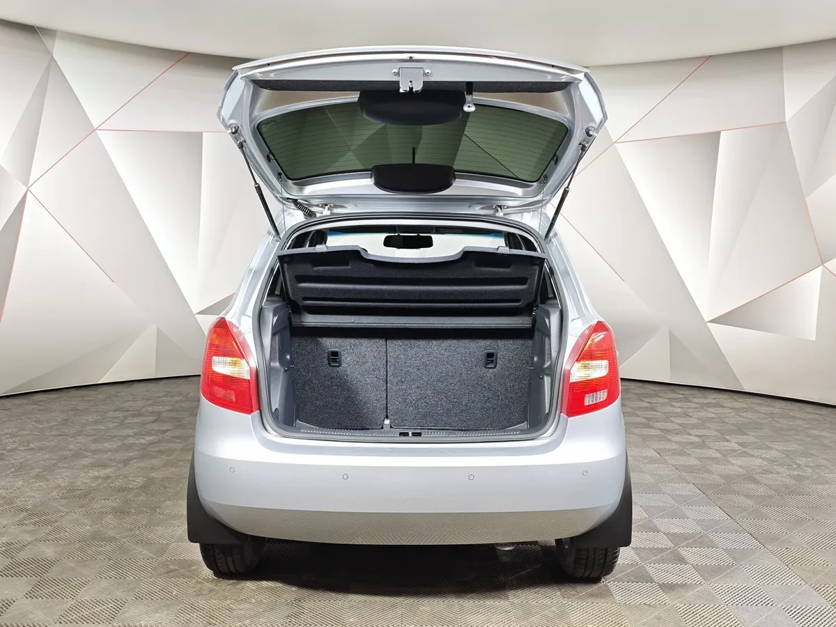 Skoda Fabia 1.6 AT (105 л.с.) Серебристый в АВИЛОН. Слайд №12