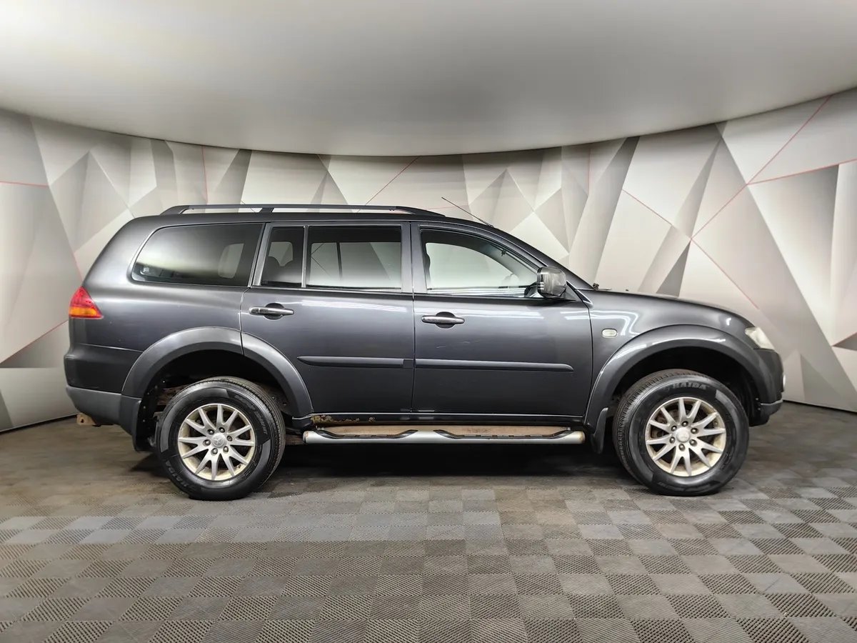 Mitsubishi Pajero Sport 2.5 DI-D AT AWD (178 л.с.) Серый в АВИЛОН. Слайд №6