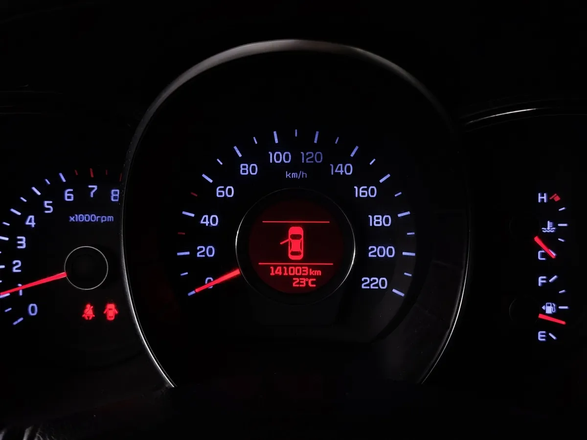 Kia Rio 1.6 MT (123 л.с.) Luxe Белый в АВИЛОН. Слайд №18