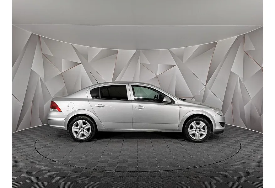 Opel Astra 1.8 AT (140 л.с.) base Серебристый в АВИЛОН. Слайд №6 Opel Astra 1.8 AT (140 л.с.) base Серебристый в АВИЛОН. Слайд №6
