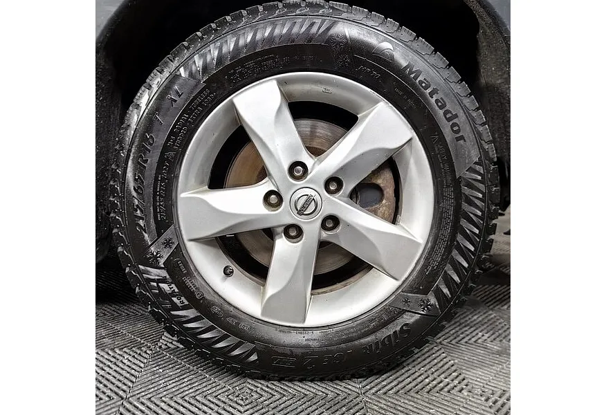 Nissan Qashqai 1.6 MT FWD (115 л.с.) Красный в АВИЛОН. Слайд №9