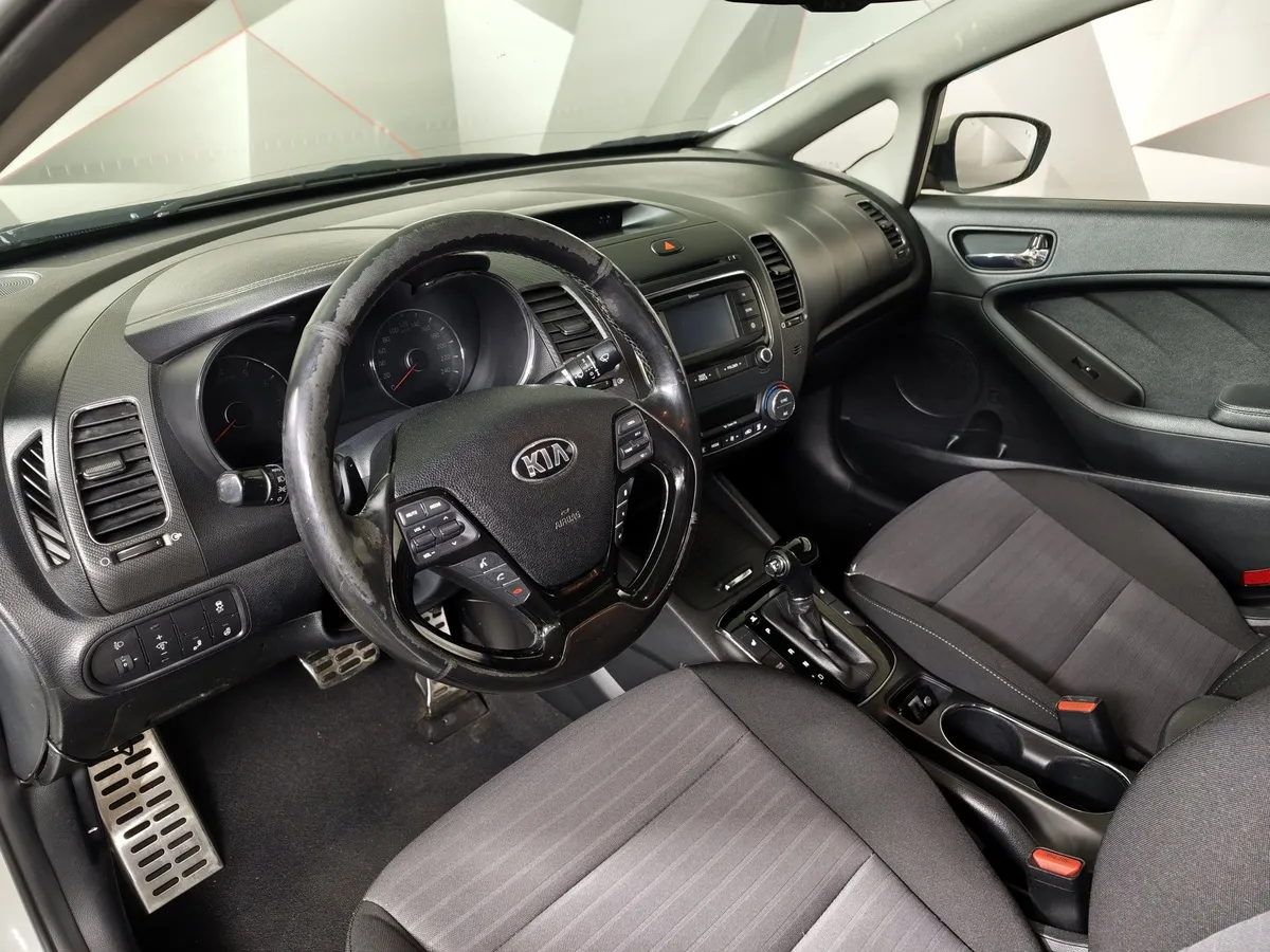 Kia Cerato 1.6 AT (130 л.с.) Comfort Белый в АВИЛОН. Слайд №19