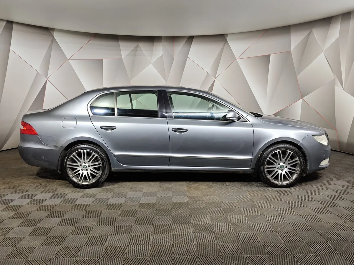 Skoda Superb 1.8 TSI AT (152 л.с.) Серый в АВИЛОН. Слайд №6