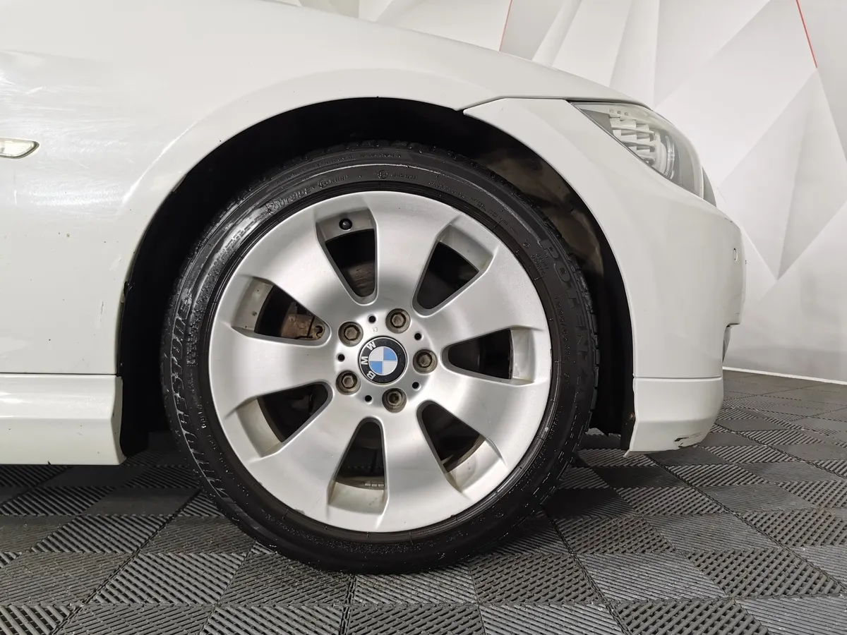 BMW 3 серия 320i AT (156 л.с.) Белый в АВИЛОН. Слайд №7
