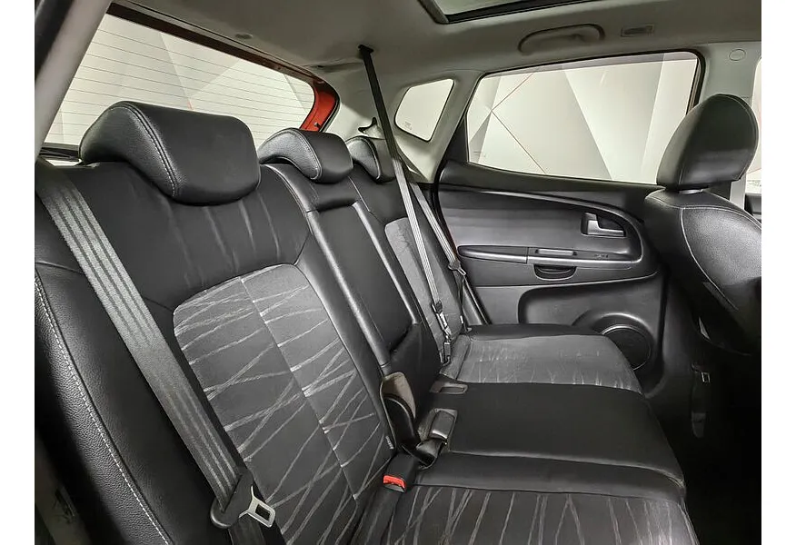 Kia Venga 1.6 AT (125 л.с.) Красный в АВИЛОН. Слайд №16