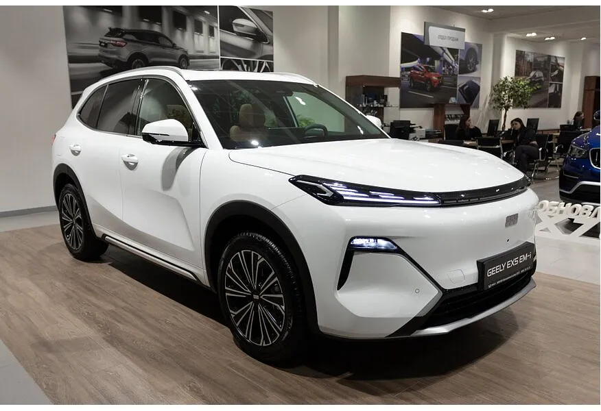 Geely EX5 EM-i 1.5 PHEV DHT FWD (218 л.с.) Max Белый в АВИЛОН. Слайд №2