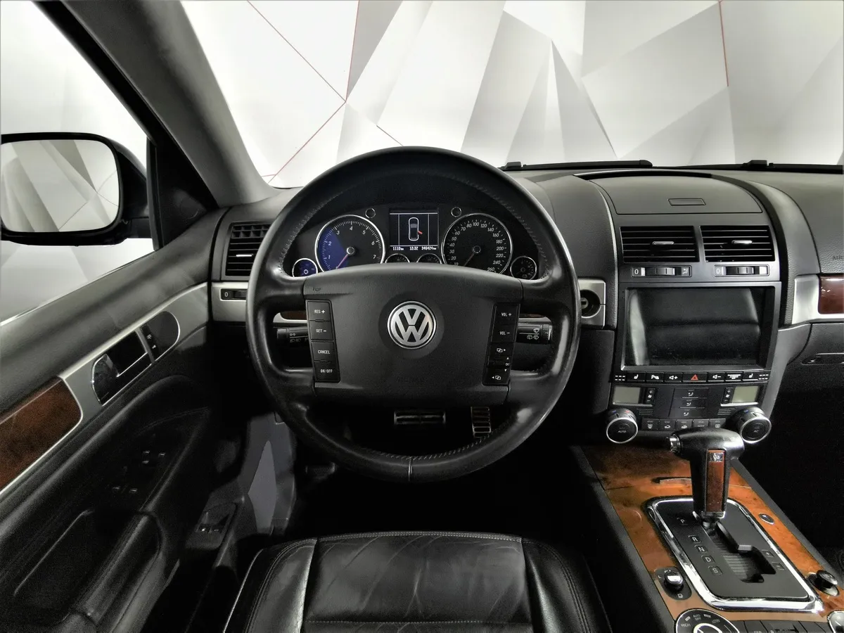 Volkswagen Touareg 3.2 Tiptronic (220 л.с.) Черный в АВИЛОН. Слайд №19