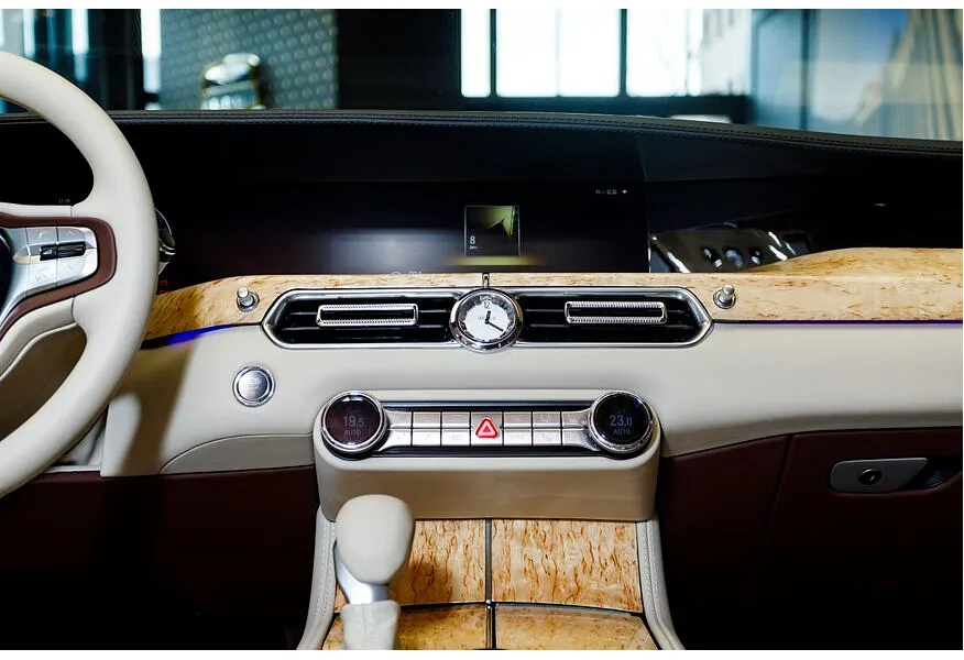 AURUS Komendant 4.4 AWD AT (598 л.с.) Оранжевый в АВИЛОН. Слайд №15