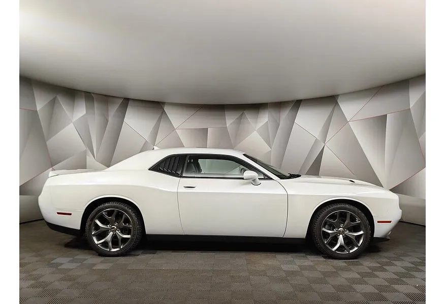 Dodge Challenger 3.6 V6 AT (309 л.с.) Белый в АВИЛОН. Слайд №6