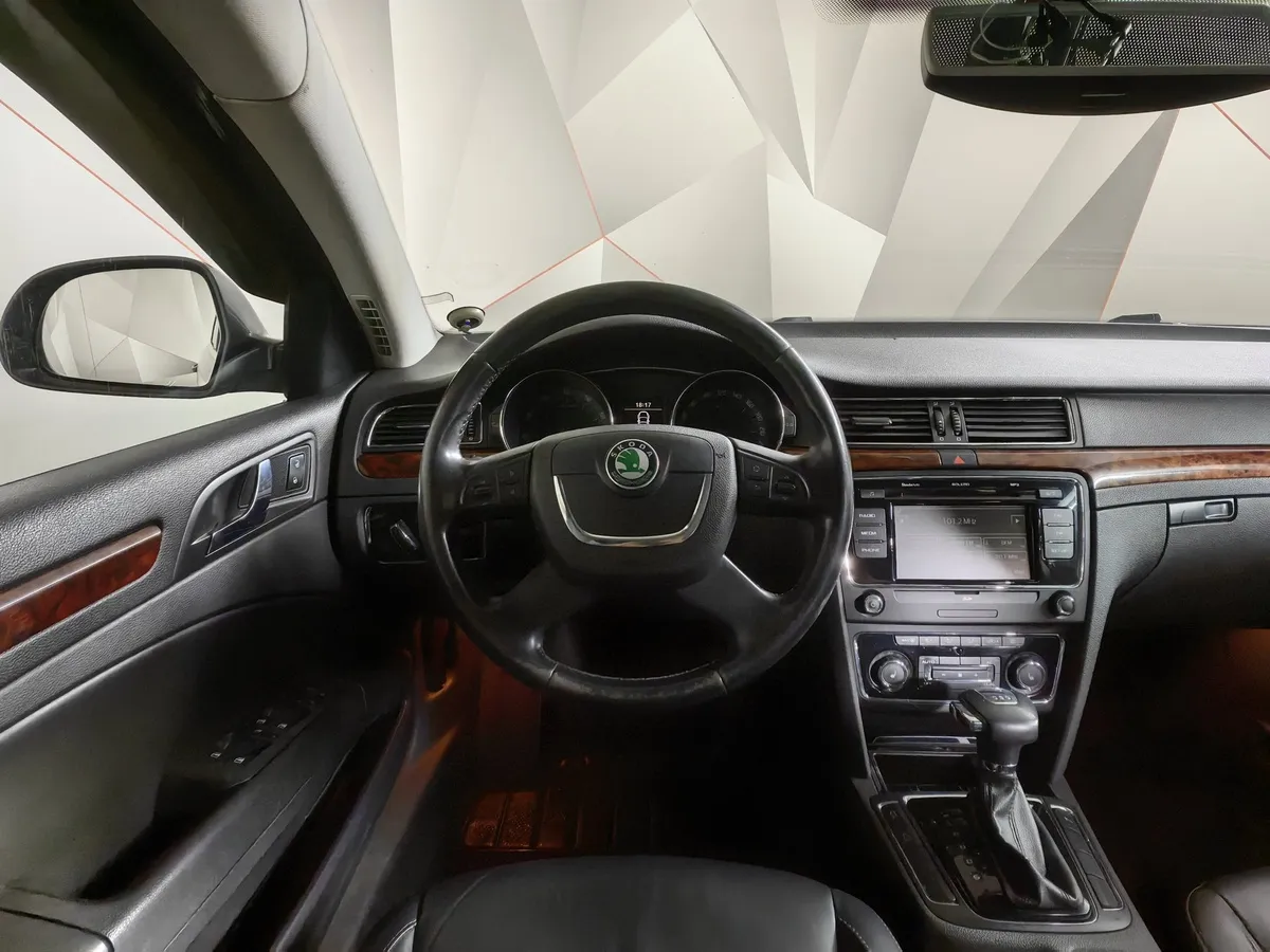 Skoda Superb 1.8 TSI DSG (152 л.с.) Коричневый в АВИЛОН. Слайд №19