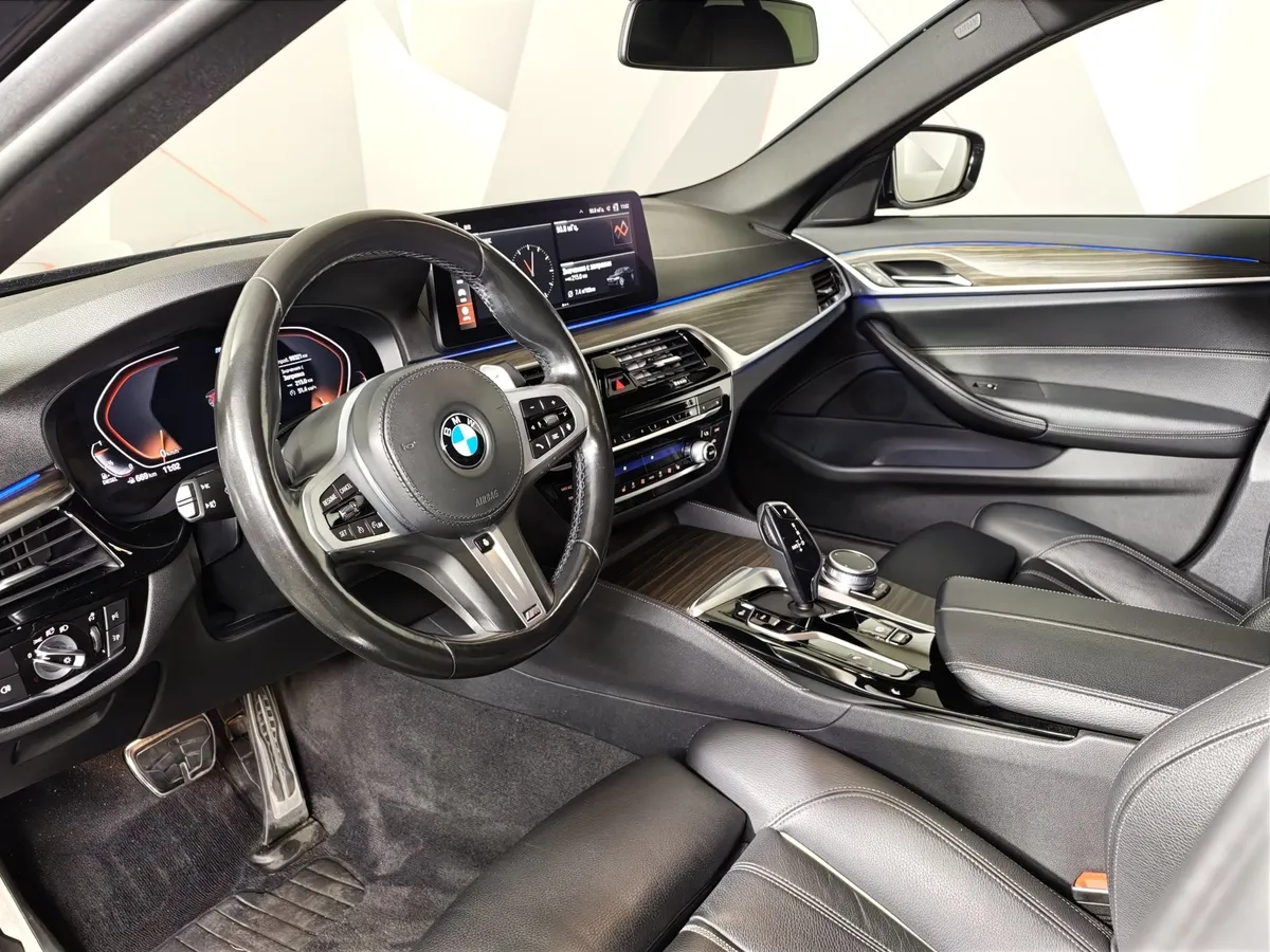 BMW 5 серия 520d xDrive Steptronic (190 л.с.) M Sport Черный в АВИЛОН. Слайд №12