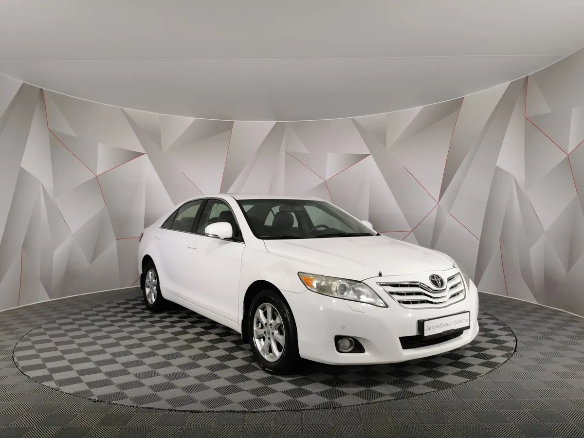 Toyota Camry 2.4 VVT-i AT (167 л.с.) Белый в АВИЛОН. Слайд №3