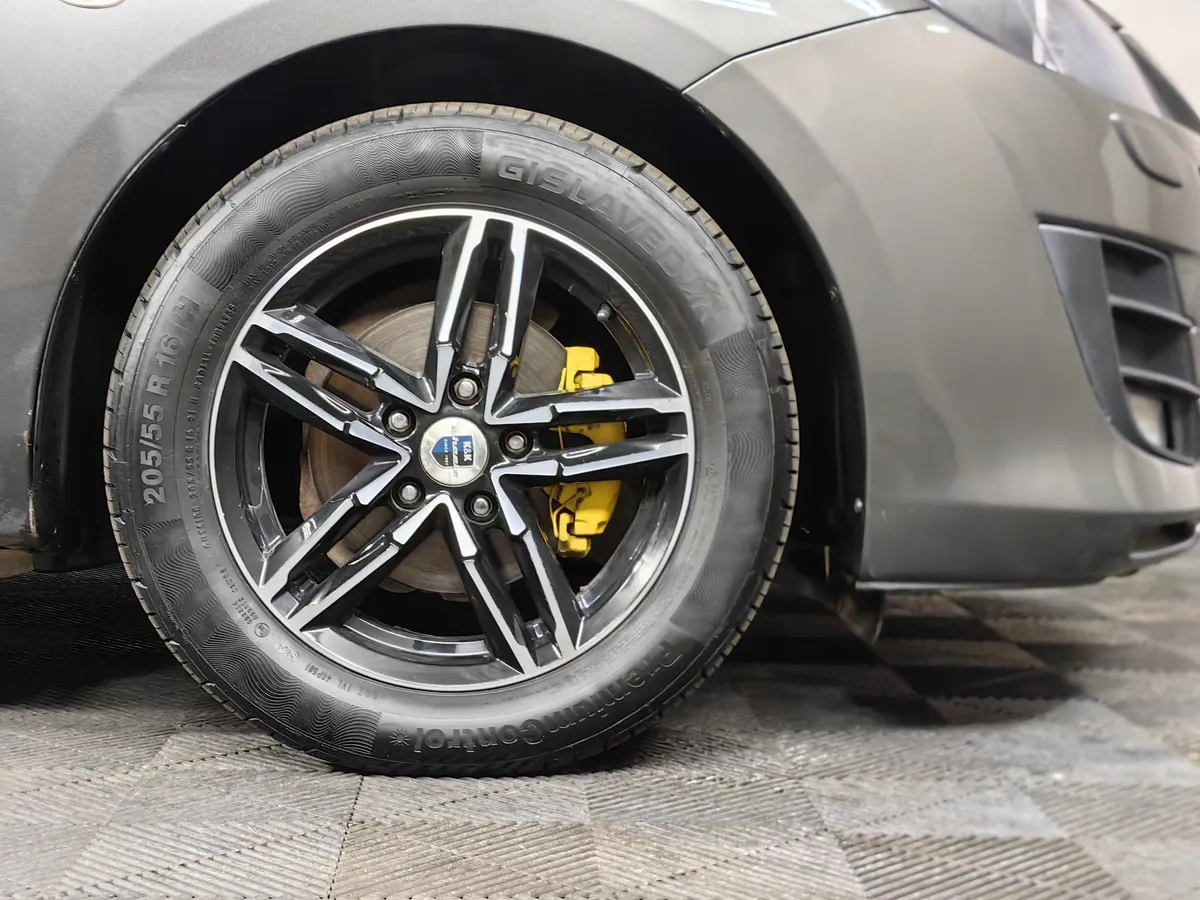 Mazda 3 1.6 AT (105 л.с.) Серый в АВИЛОН. Слайд №9