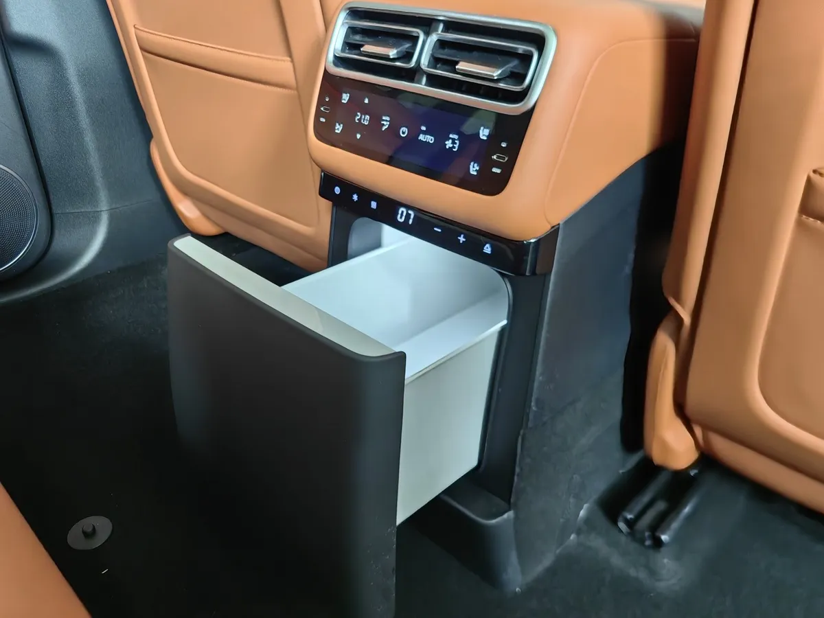 Li Auto L6 1.5 AT 4WD (150 л.с.) Pro Белый в АВИЛОН. Слайд №25