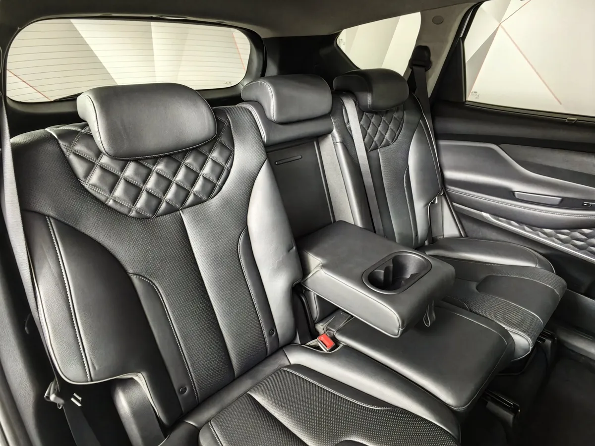Hyundai Santa Fe 2.2 CRDi AWD 8AT (200 л.с.) Prestige Белый в АВИЛОН. Слайд №15 Hyundai Santa Fe 2.2 CRDi AWD 8AT (200 л.с.) Prestige Белый в АВИЛОН. Слайд №15